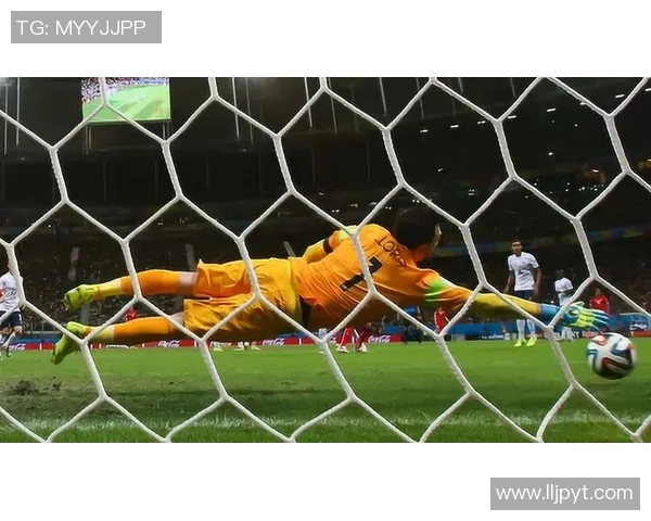 绝境之中逆天改命 足球球星惊艳倒钩引爆全场热血时刻