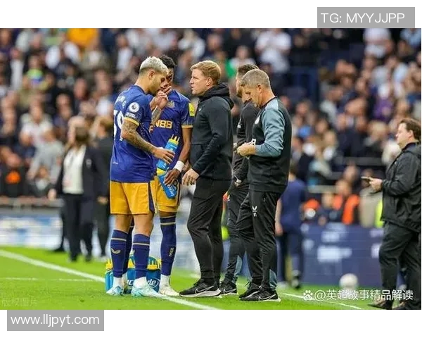 足球明星签名背后的故事与独特意义解读