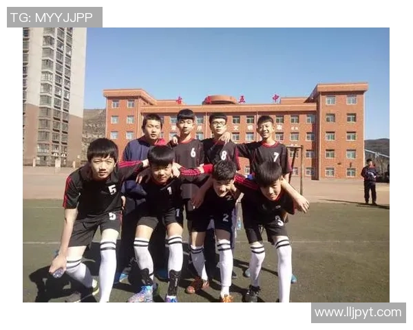 足球明星绽放光芒激励梦想,经典球员高清壁纸尽显球场英姿 足球明星绽放光芒激励梦想,经典球员高清壁纸尽显球场英姿